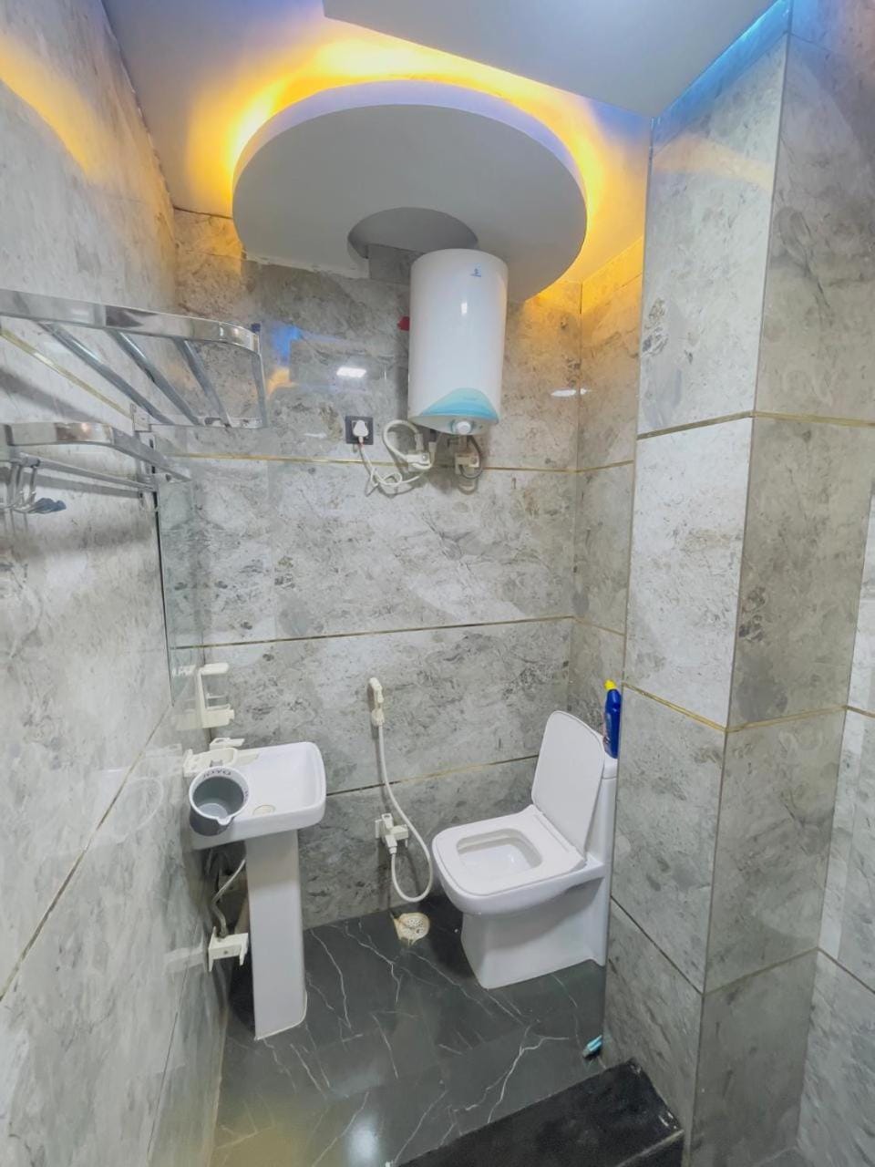 Radhika Cozy Studio Apartment Kitchen 2 Double Beds Apartment in Uttar Pradesh