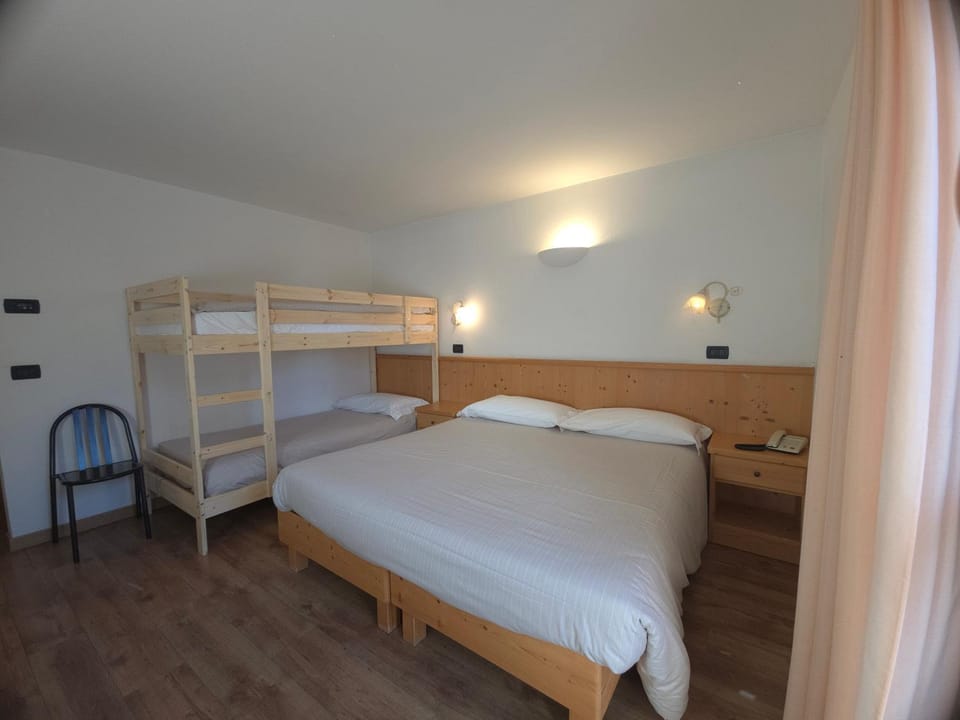 Bed, Bedroom, bunk bed