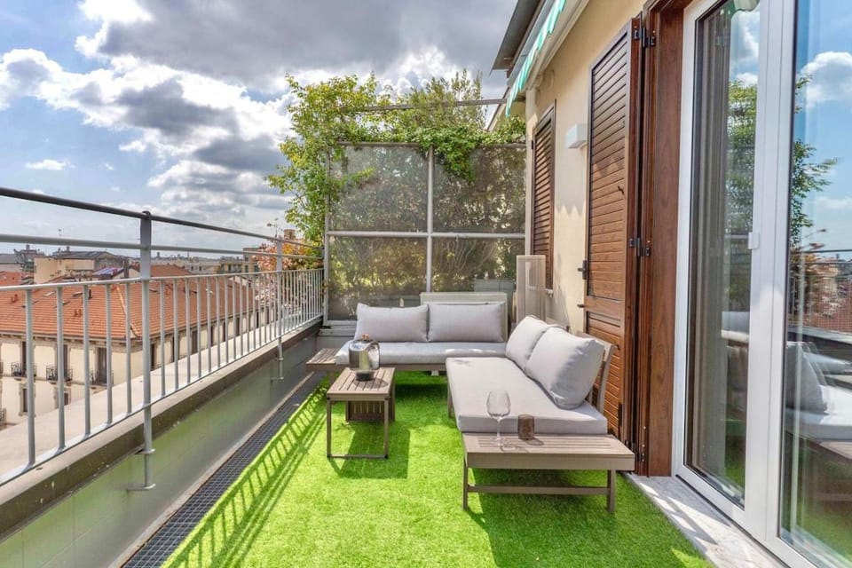 Property building, View (from property/room), Balcony/Terrace