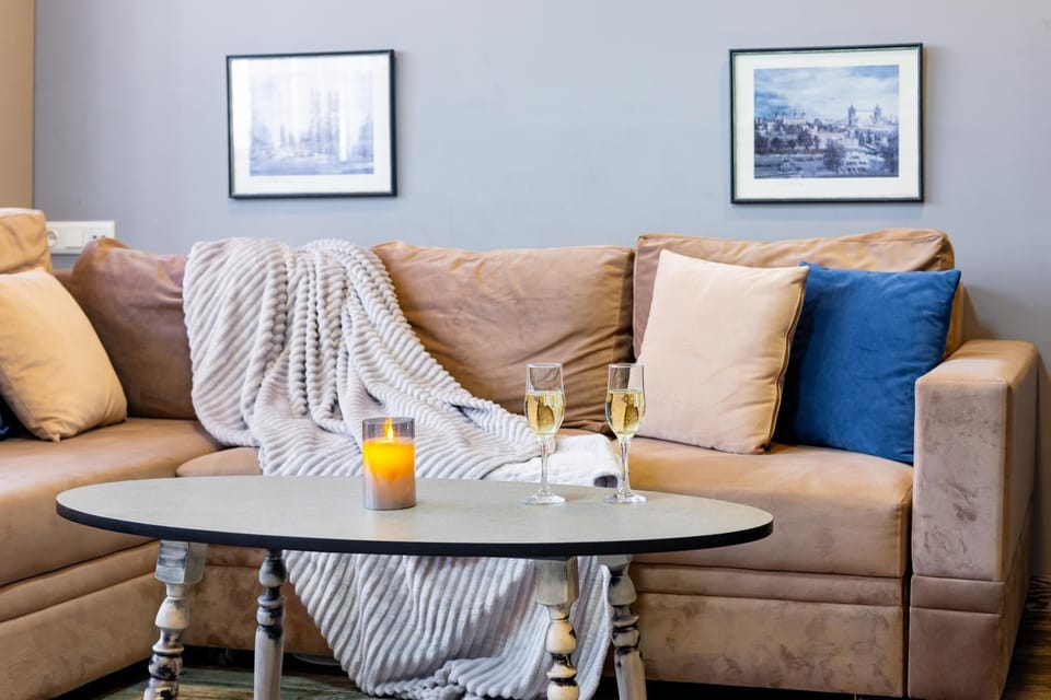 Seating area, Dining area, Drinks