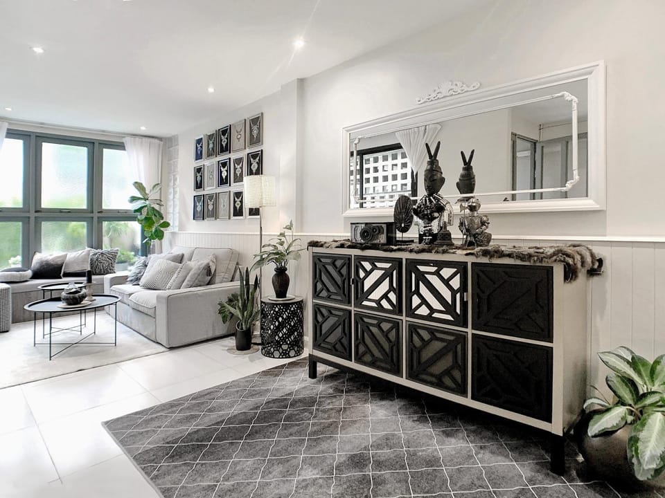 Living room, Seating area
