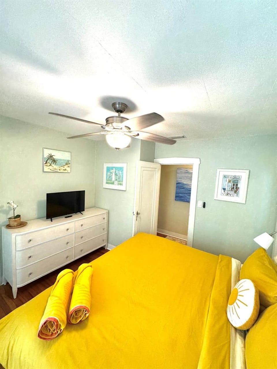 Steps 2 Beach- Cottage wking bd 2bikes parking Apartment in Saint Pete Beach