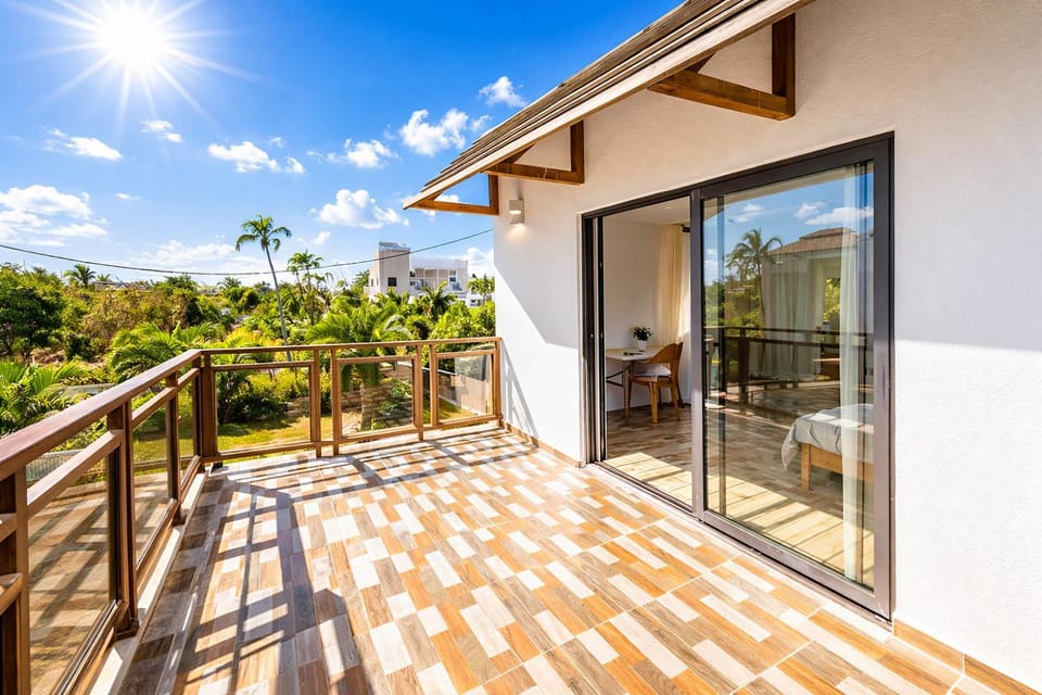 Property building, Balcony/Terrace, Pool view