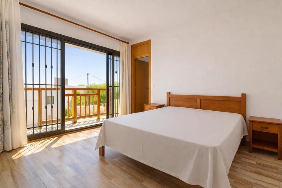 Balcony/Terrace, Bedroom, Pool view, air conditioner