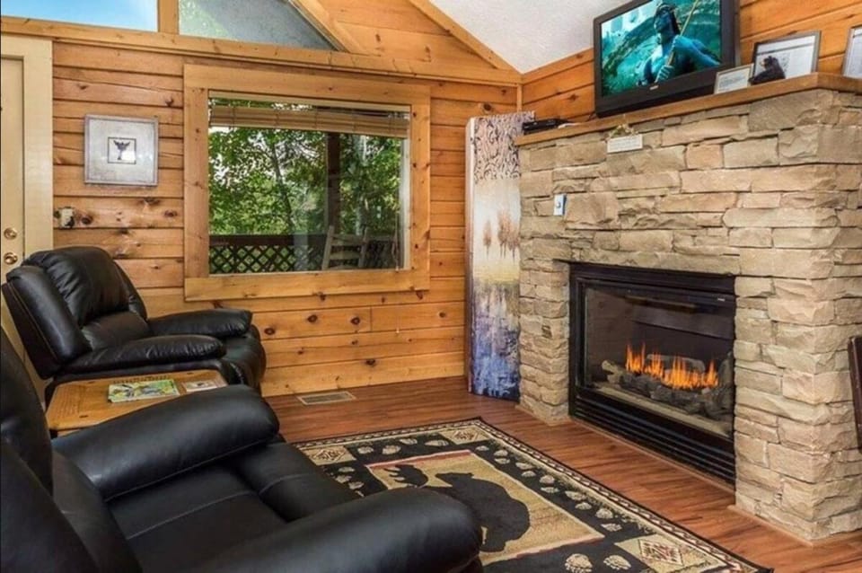 Hearts Desire - Hot Tub, Jacuzzi & Dog Friendly House in Pigeon Forge