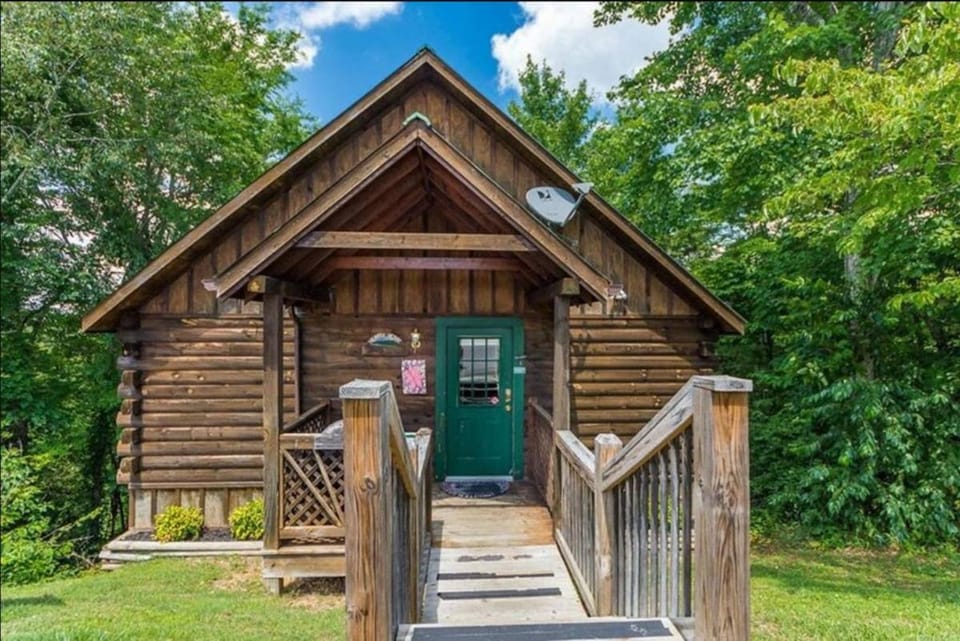 Hearts Desire - Hot Tub, Jacuzzi & Dog Friendly House in Pigeon Forge
