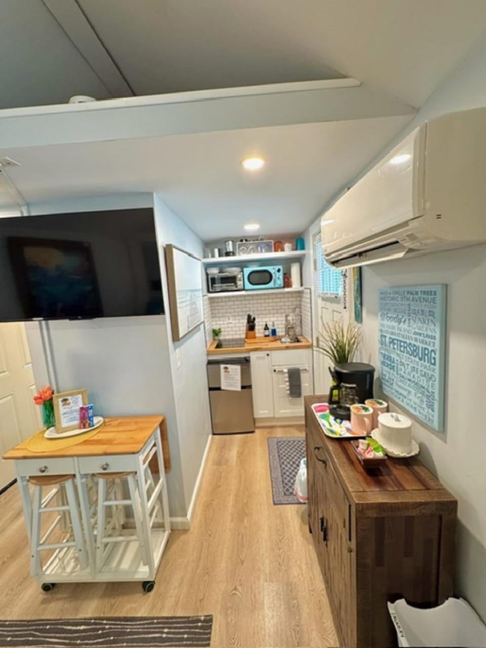 TV and multimedia, Coffee/tea facilities, Dining area, kitchen
