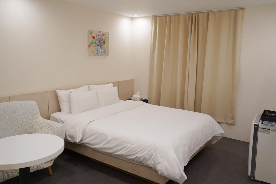 Bed, Photo of the whole room