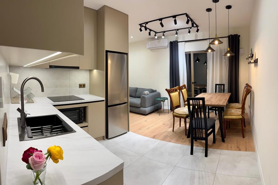 Kitchen or kitchenette, Living room, Seating area