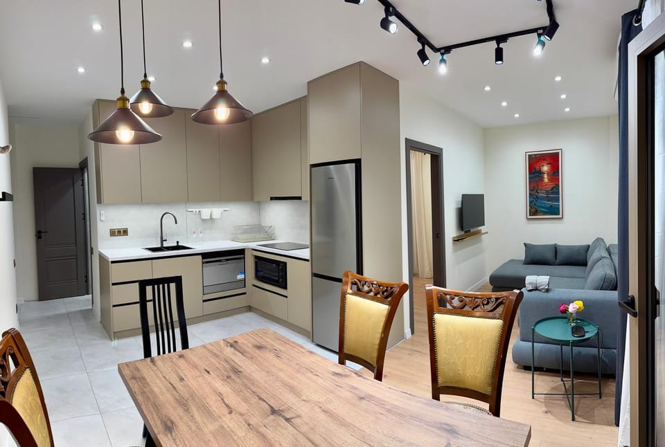 Kitchen or kitchenette, Living room, Seating area, Dining area