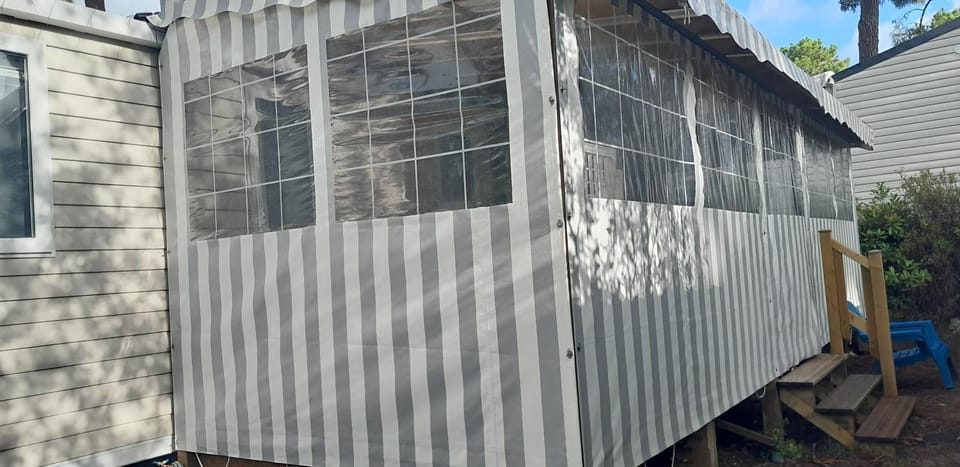 Property building, Patio, Patio, Balcony/Terrace, Balcony/Terrace, Swimming pool, Entertainment, Entertainment