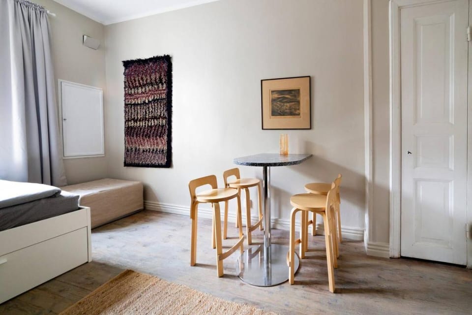 Photo of the whole room, Dining area