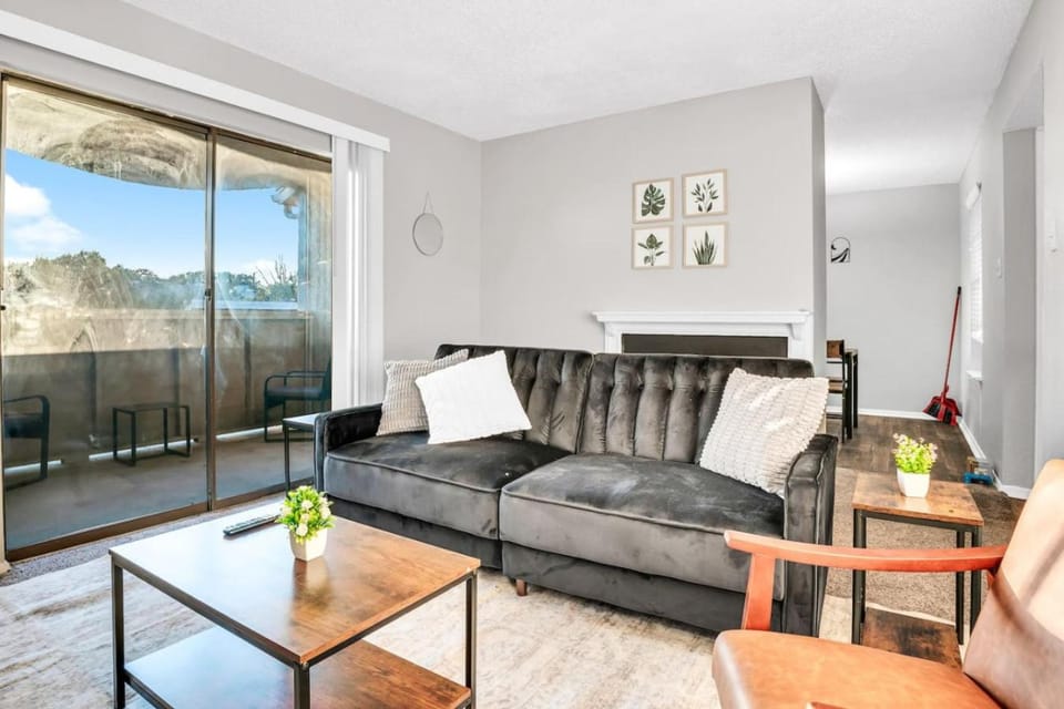 Cozy Brand New Studio 1 Bath Gym Apartment in Arlington