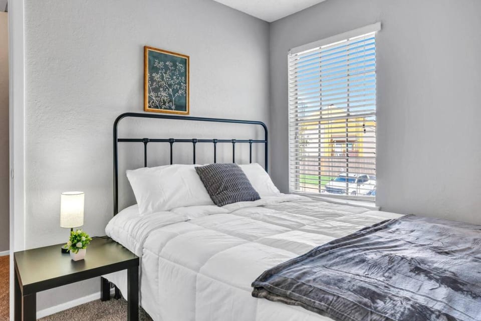 Brand New Stylish Studio Gym Access Apartment in Arlington