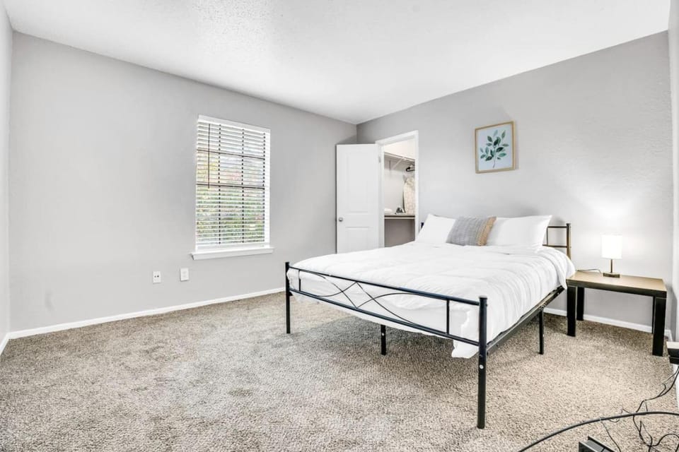 Freshly Built Studio Gym and 1 Bath Apartment in Arlington