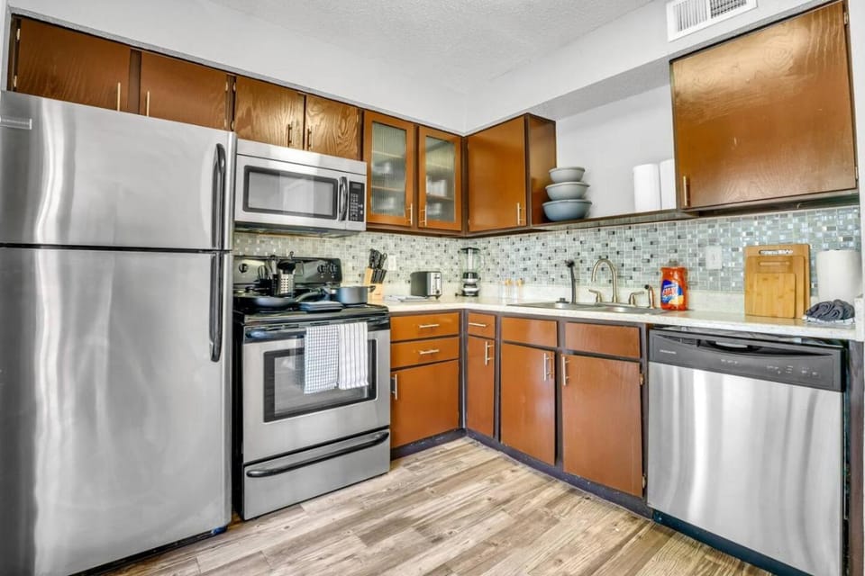 Modern Brand New Studio with Free Gym Apartment in Arlington