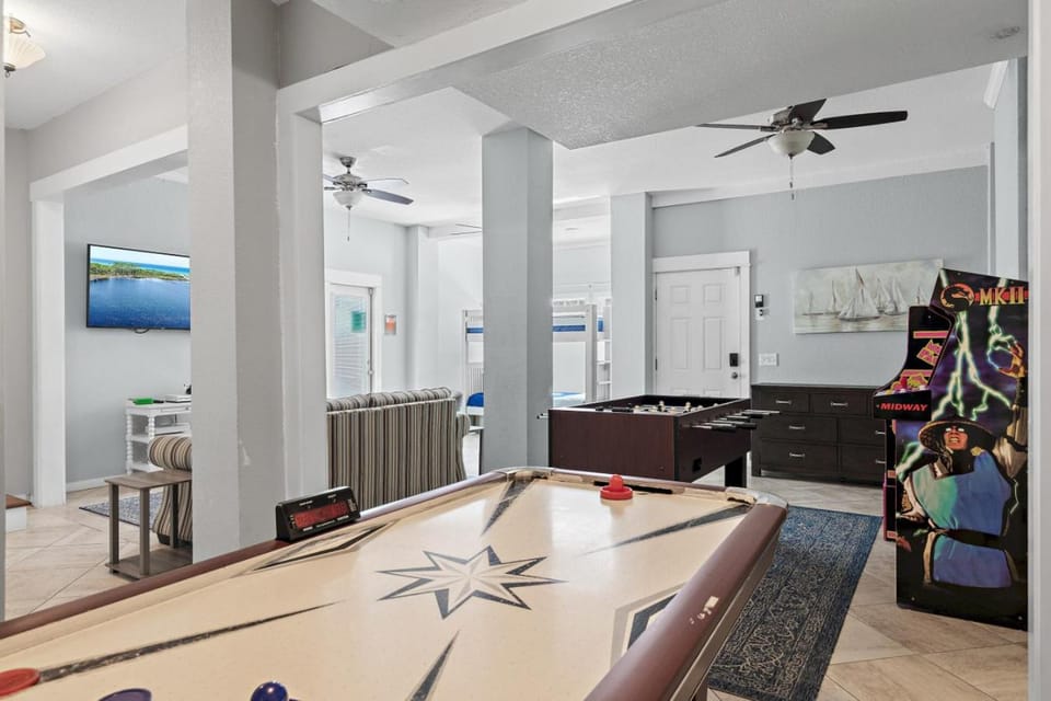 5BR One Block to Beach- Hot Tub- Pool- Golf Cart- Pets House in Miramar Beach