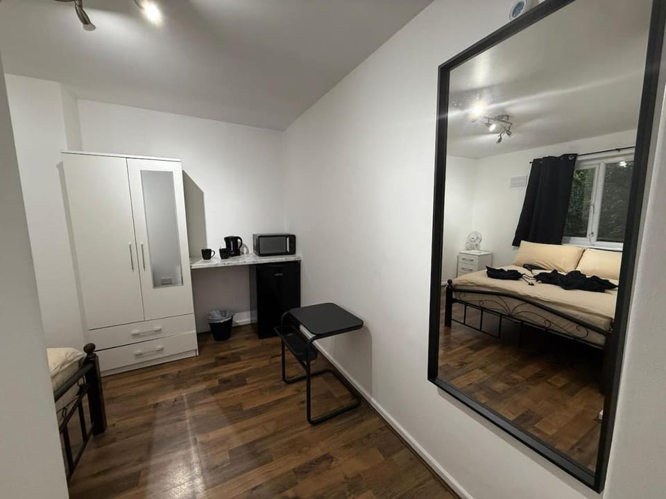 Local London Double Room Apartment in London