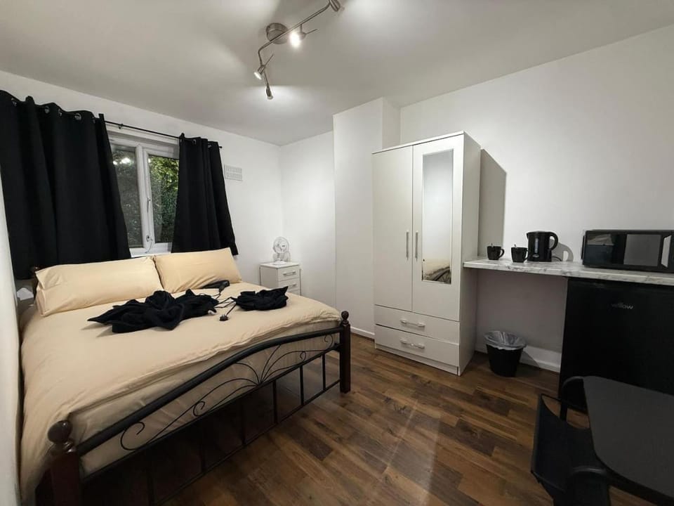 Local London Double Room Apartment in London