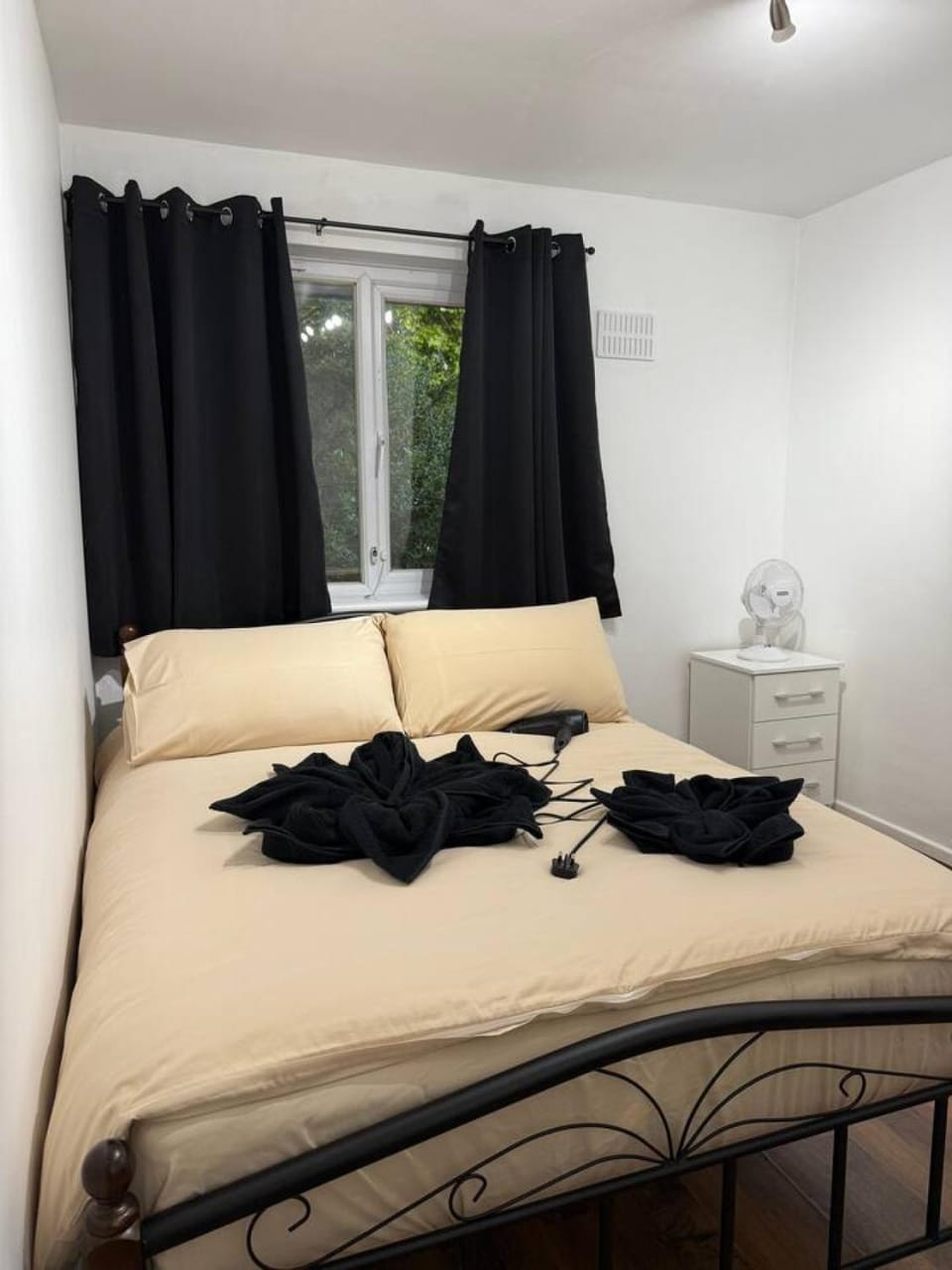 Local London Double Room Apartment in London