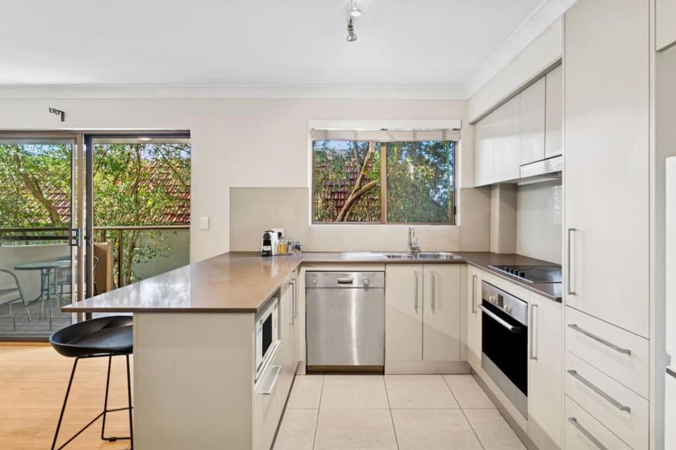 Kitchen or kitchenette, Dining area, dishwasher, oven, stove