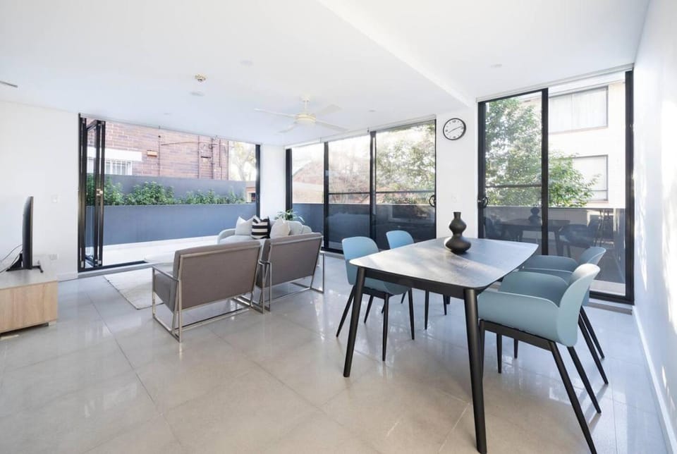 Balcony/Terrace, Living room, Seating area, Dining area