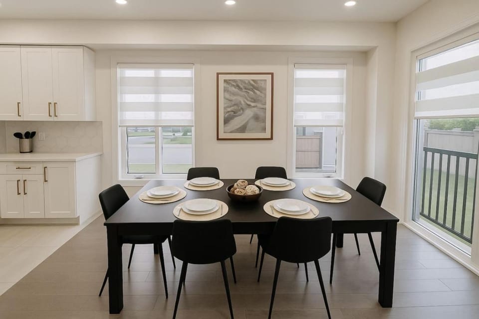Lux 3 Bedroom Home near Public Transit House in Halton Hills