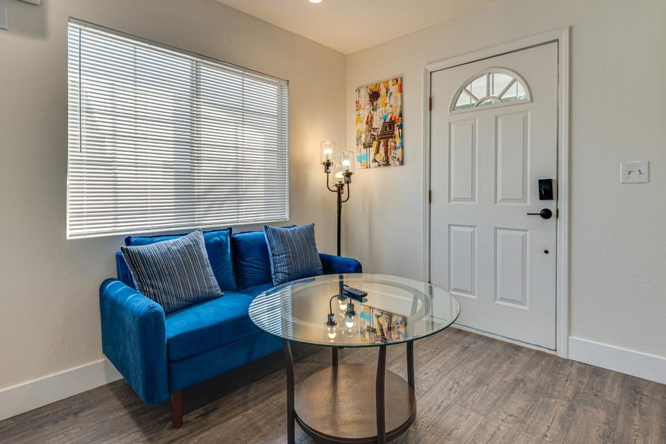 Near Hospitals & Metrolink Access: LA Getaway House in Los Angeles