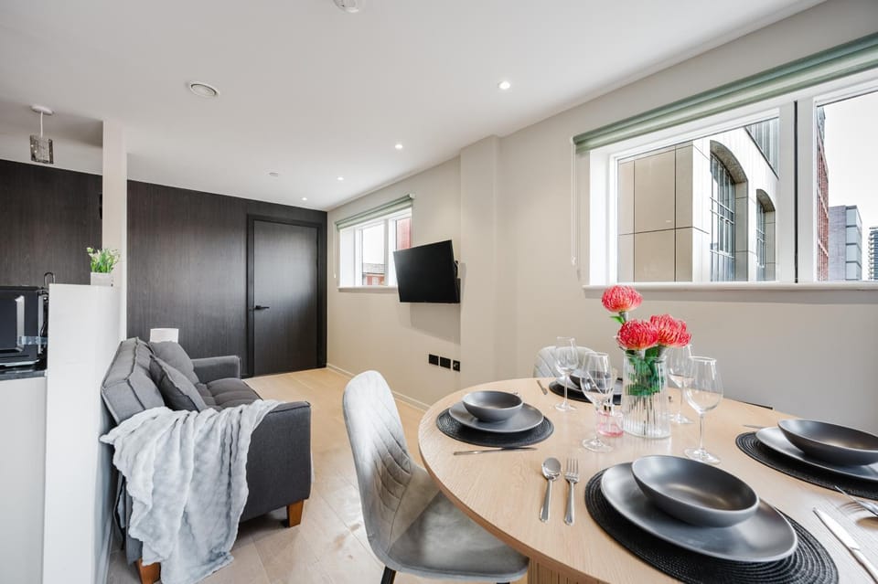Communal lounge/ TV room, TV and multimedia, Kitchen or kitchenette, Seating area, Dining area, Evening entertainment