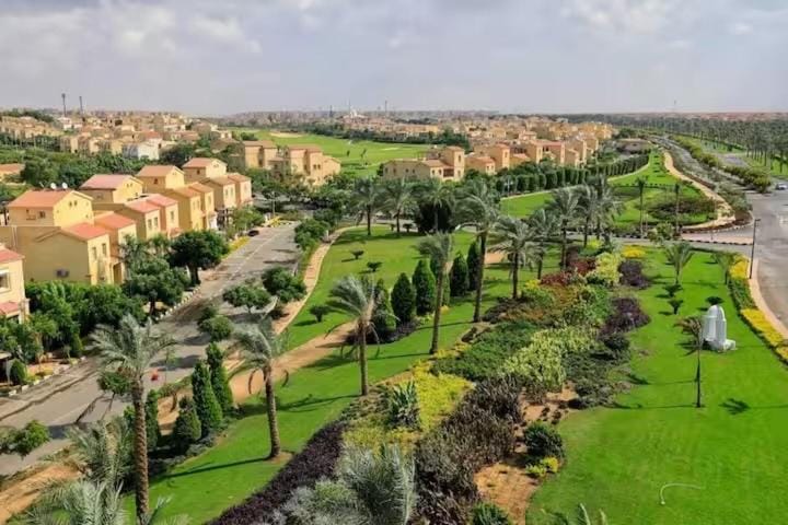 Property building, Spring, Day, Neighbourhood, Natural landscape, Bird's eye view, City view, Street view, Location