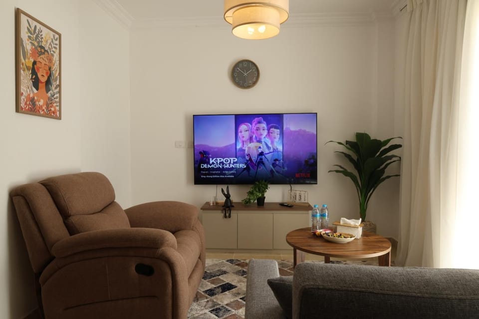 Communal lounge/ TV room, TV and multimedia, Living room, Seating area, Evening entertainment