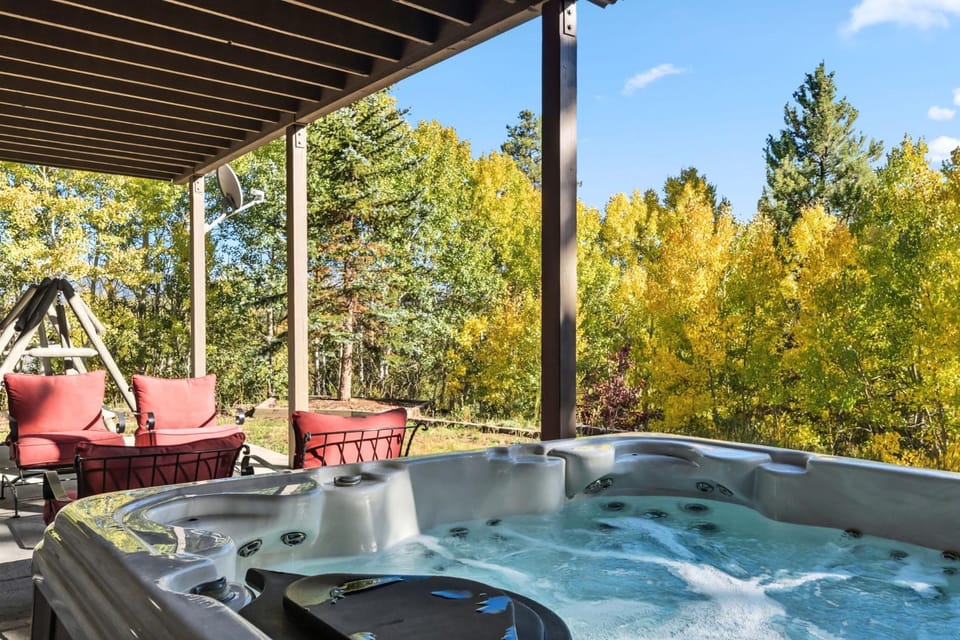 Silverthorne Retreat Hot Tub & Views House in Wildernest