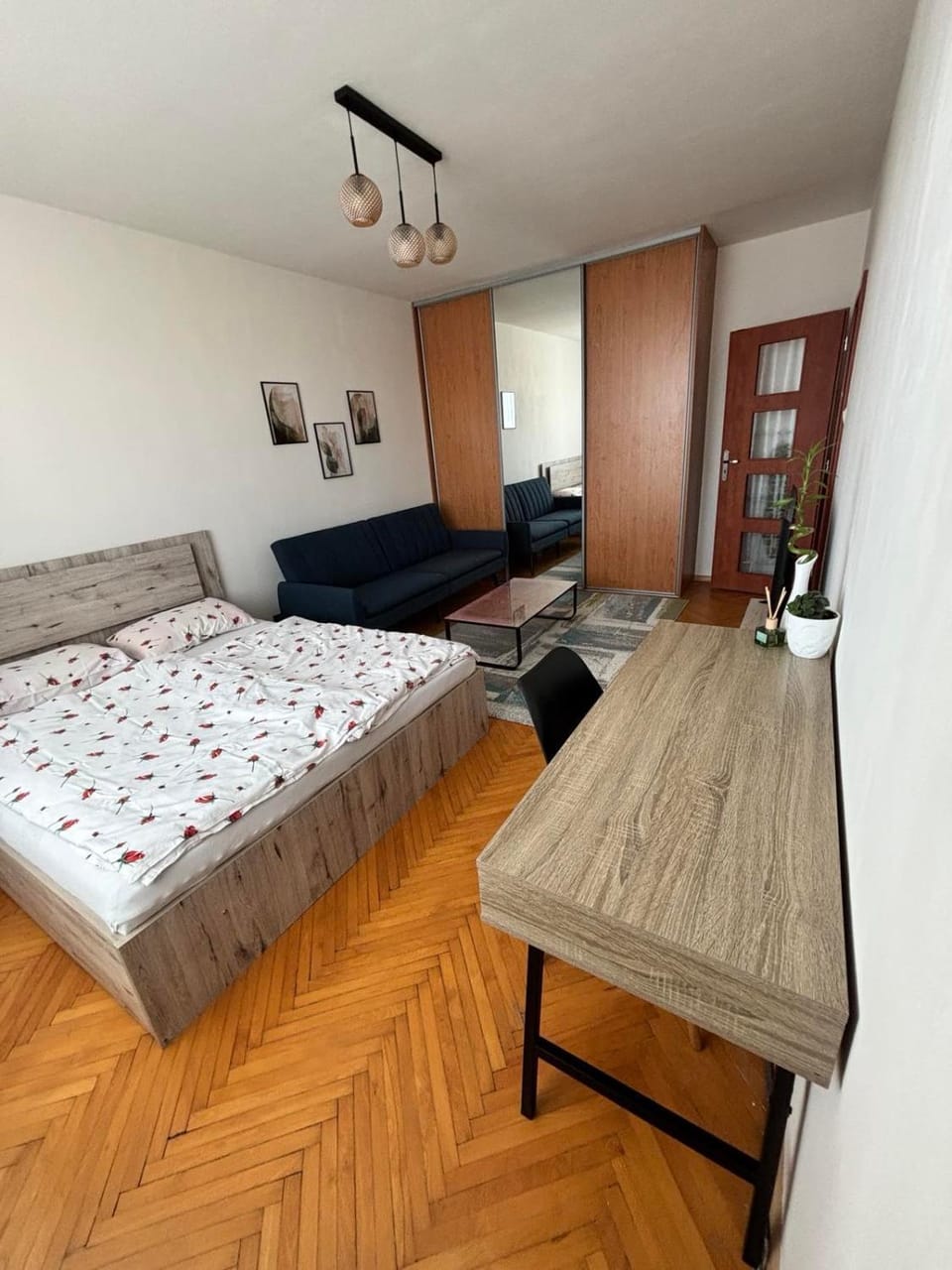 Bed, Living room, Photo of the whole room, Seating area, Bedroom