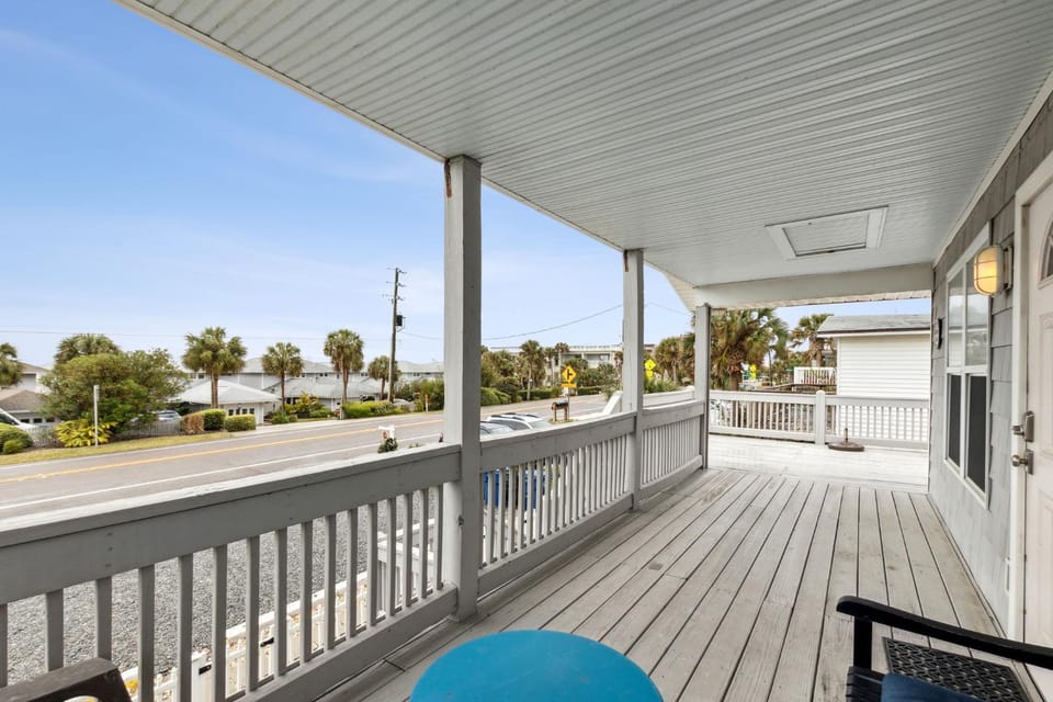 Updated 3-bedroom, 2 bath well stocked coastal cottage across from the beach House in Fernandina Beach