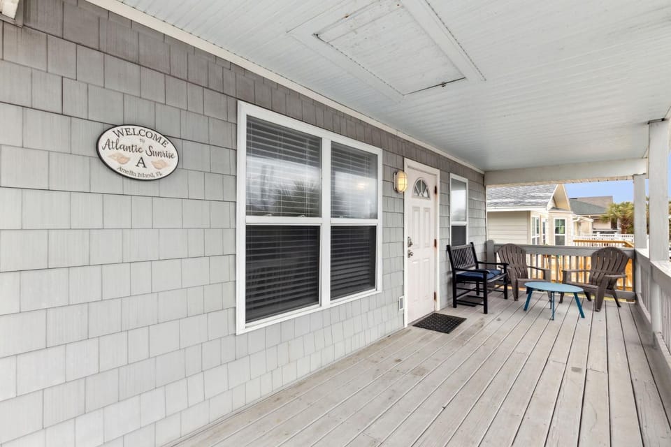 Updated 3-bedroom, 2 bath well stocked coastal cottage across from the beach House in Fernandina Beach