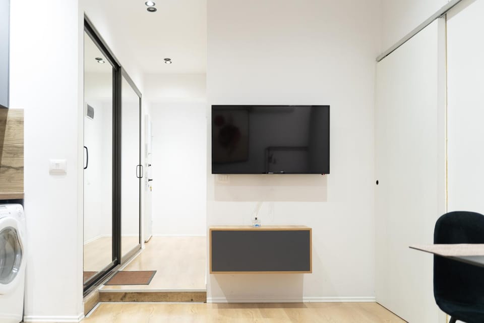 Communal lounge/ TV room, TV and multimedia, Living room, Seating area, Evening entertainment