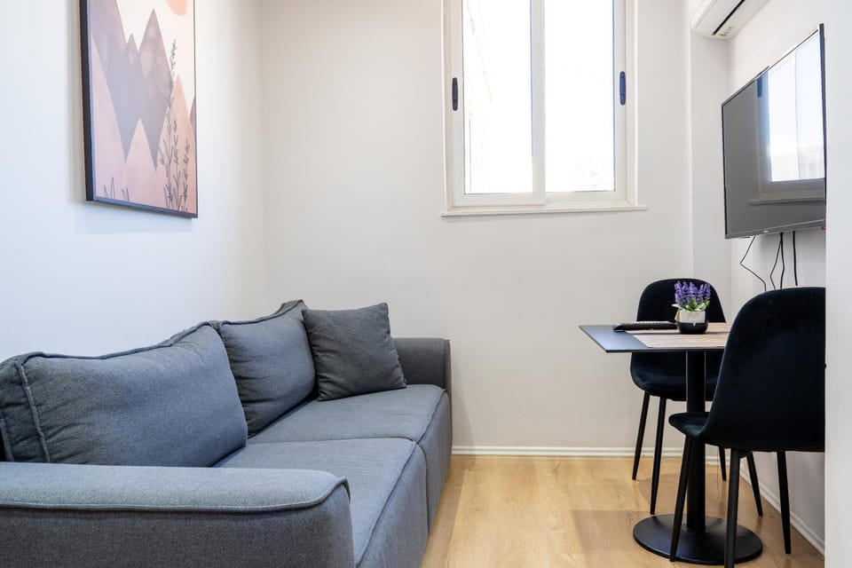 TV and multimedia, Living room, Seating area, Dining area