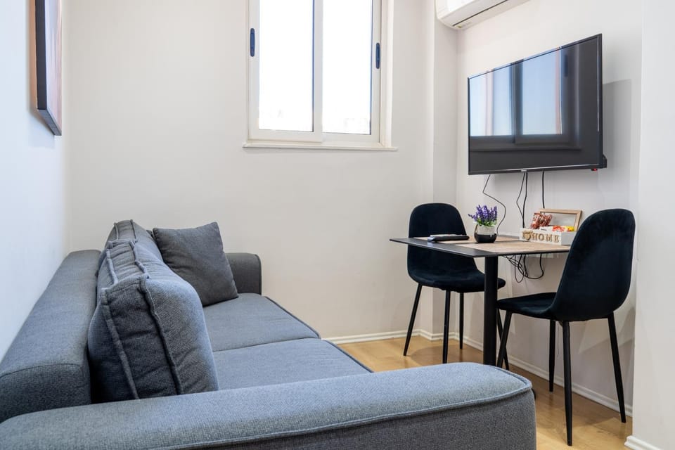 TV and multimedia, Living room, Seating area, Dining area