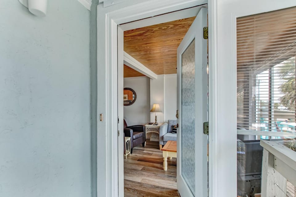 2 Bedroom 2 Bath Across from the Beach House in Fernandina Beach