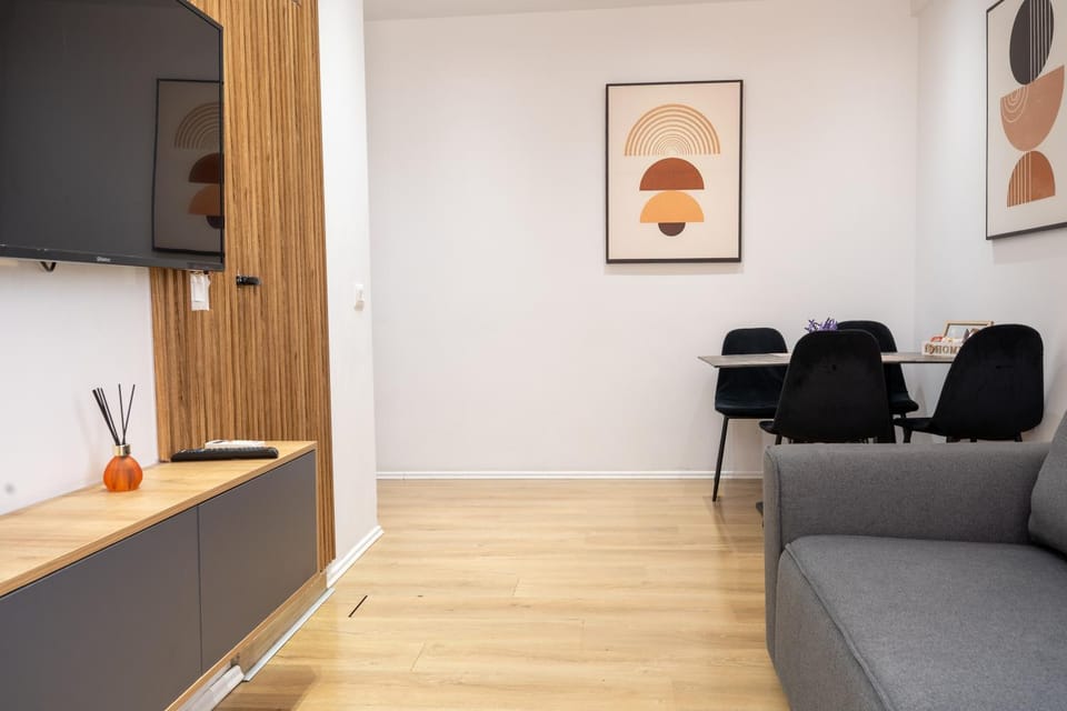 TV and multimedia, Kitchen or kitchenette, Living room, Seating area