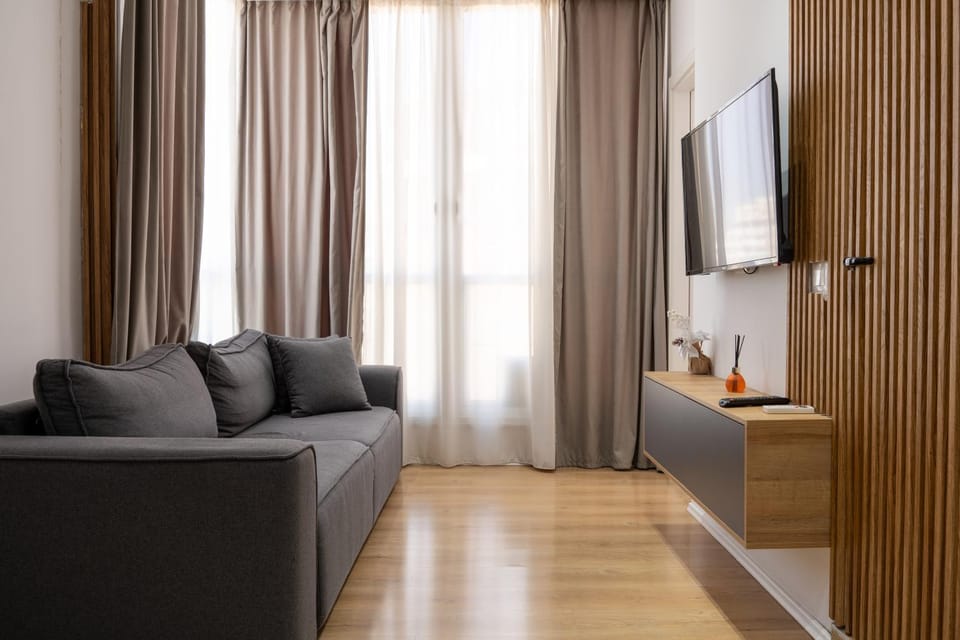 Communal lounge/ TV room, TV and multimedia, Living room, Seating area, Evening entertainment