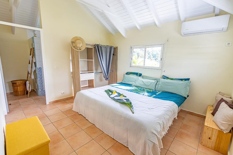Bed, Photo of the whole room, Bedroom, air conditioner
