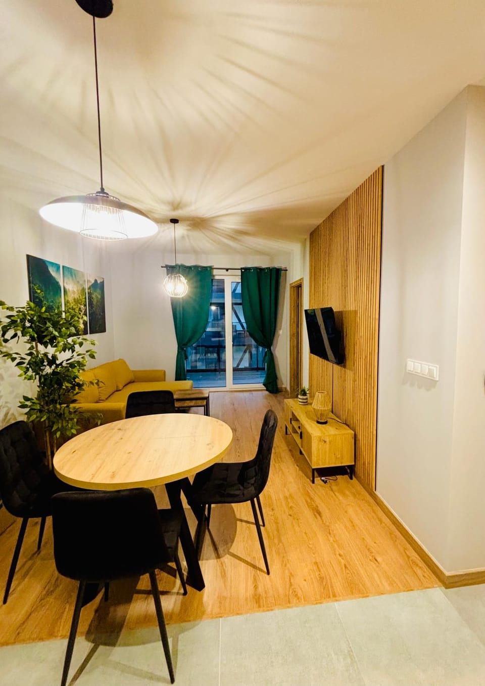 Seating area, Dining area