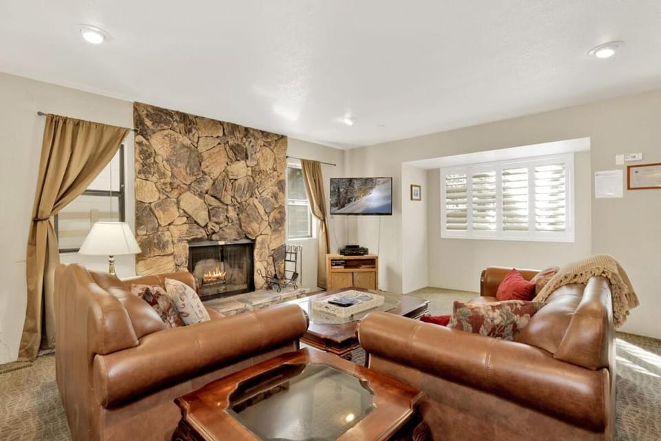 Summit Ski Resort Mountain View Condo - Walk to Snow Summit House in Big Bear