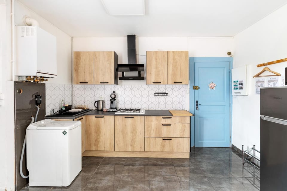 Kitchen or kitchenette, stove