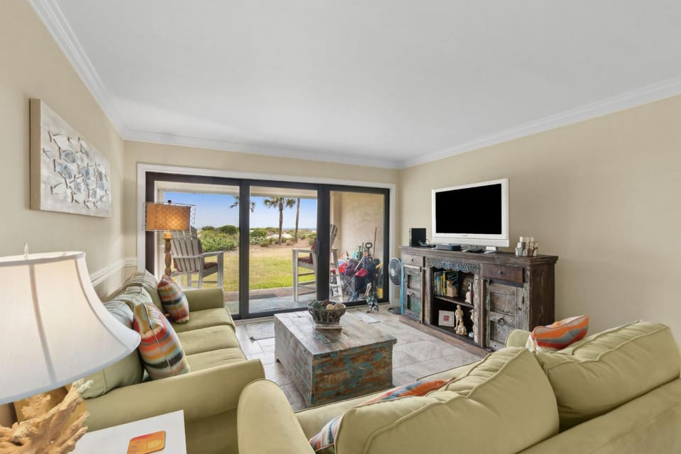 Beautiful Corner Oceanfront 2-bedroom, 2 bath Condo in Amelia Surf & Racquet House in Amelia Island