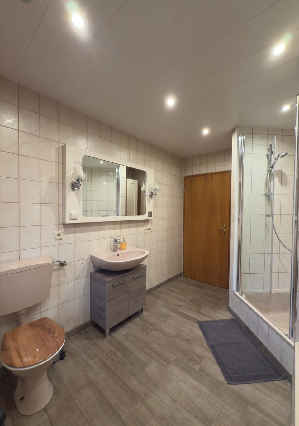 Shower, Toilet, Bathroom