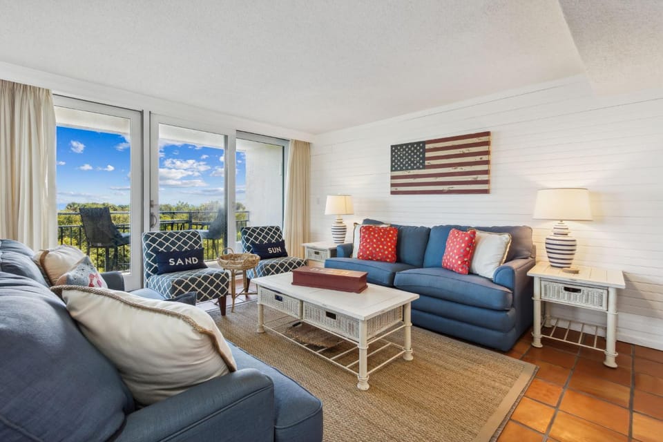 3 bedroom, 3 bathroom, end unit on the 2nd floor with an outdoor community pool House in Amelia Island