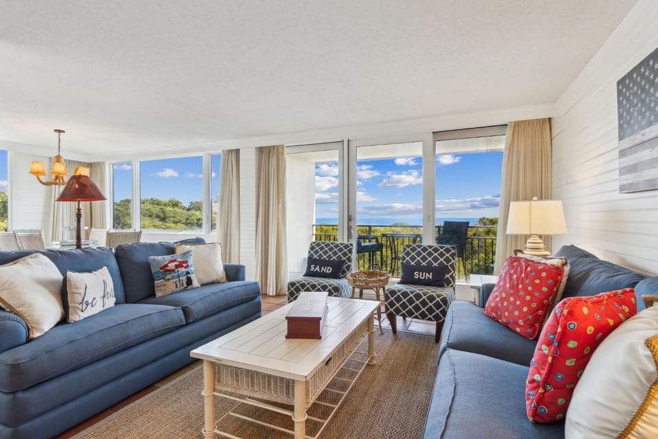 3 bedroom, 3 bathroom, end unit on the 2nd floor with an outdoor community pool House in Amelia Island