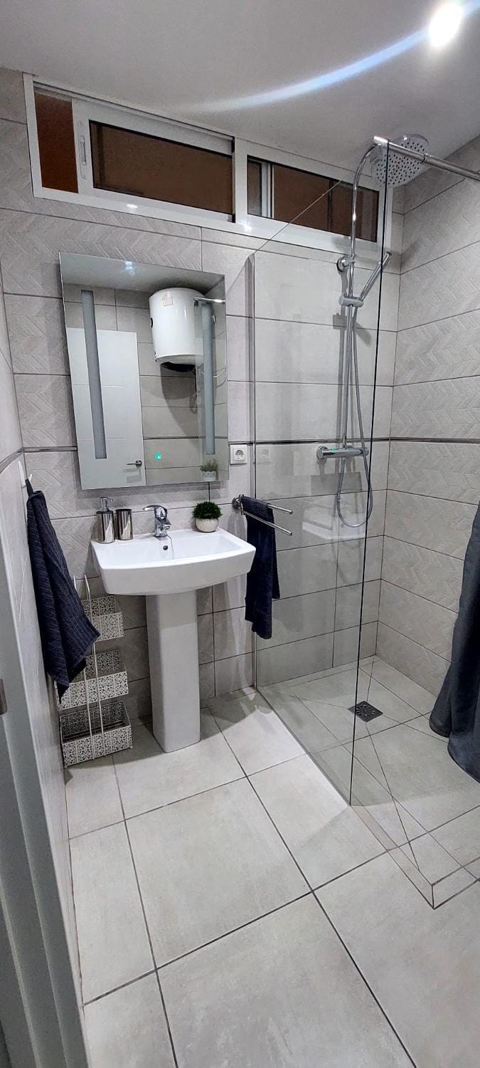 Shower, Bathroom, towels